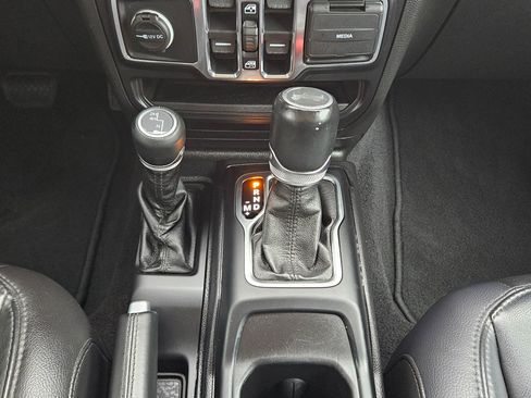 Used 2021 Jeep Wrangler Unlimited Sahara image 13