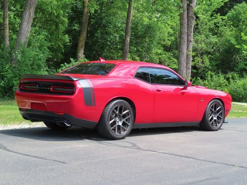 Used 2016 Dodge Challenger R/T Scat Pack w/ Leather Interior Group RWD image 3