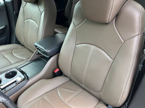 Used 2017 GMC Acadia Limited SLT AWD/4WD image 16