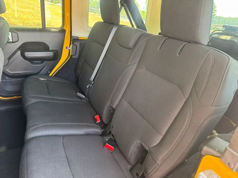 Used 2018 Jeep Wrangler Unlimited Sport S AWD/4WD image 16