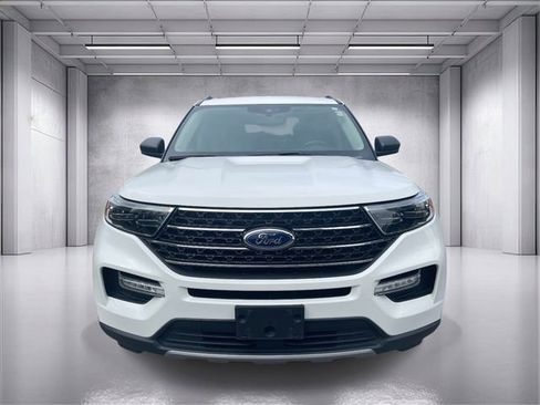 Used 2021 Ford Explorer XLT w/ Equipment Group 202A AWD/4WD image 8