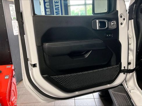 Used 2023 Jeep Wrangler Unlimited Sahara AWD/4WD image 9