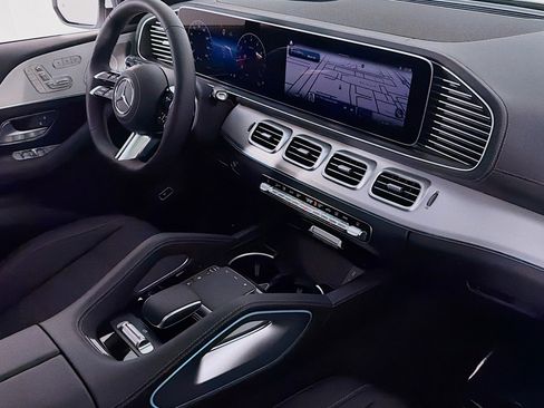 New 2026 Mercedes-Benz GLS 580 4MATIC image 16