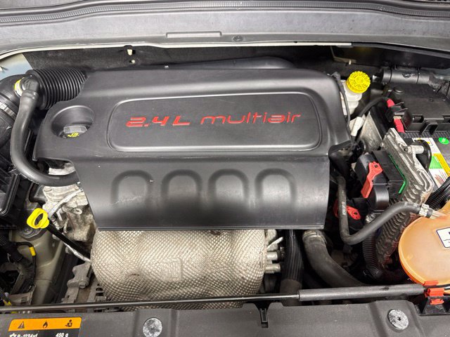 Used 2016 Jeep Renegade Trailhawk w/ Premium Trailhawk Package AWD/4WD image 9