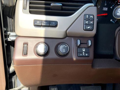 Used 2019 GMC Yukon Denali w/ Denali Ultimate Package AWD/4WD image 32