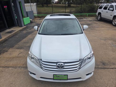 Used 2011 Toyota Avalon Limited image 4