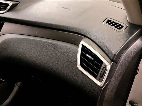 Used 2014 Nissan Rogue S image 16