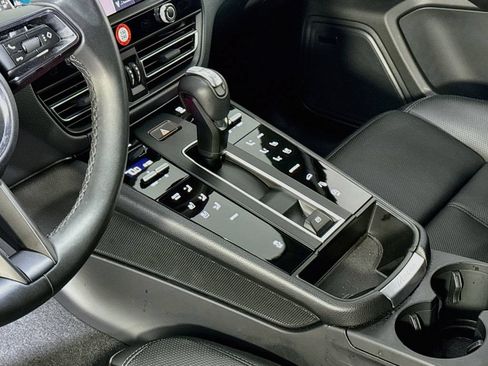 Certified 2026 Porsche Macan AWD/4WD image 21
