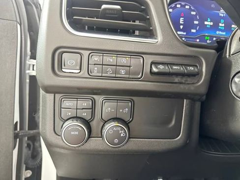 Used 2023 Chevrolet Suburban High Country image 18