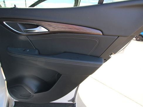 Used 2023 Buick Envision Avenir image 42