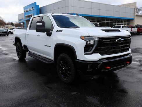 Used 2025 Chevrolet Silverado 2500 LT w/ Trail Boss Package image 2