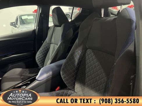 Used 2022 Toyota C-HR XLE FWD image 11
