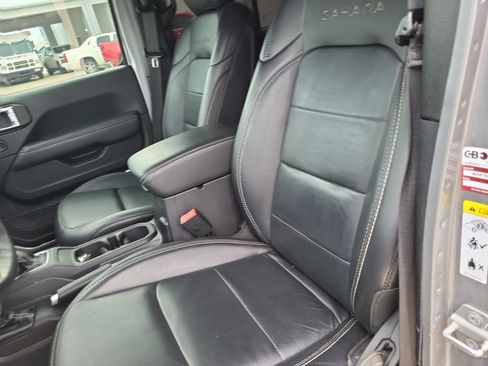 Used 2019 Jeep Wrangler Unlimited Sahara image 15
