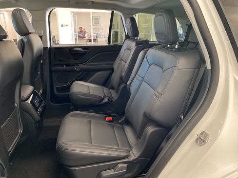 New 2026 Lincoln Aviator AWD w/ Jet Appearance Package image 9