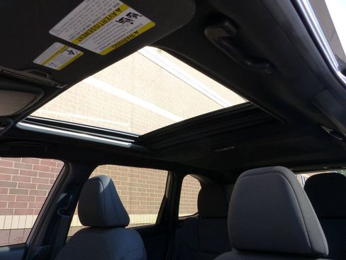 Used 2025 Subaru Forester Premium AWD/4WD image 39