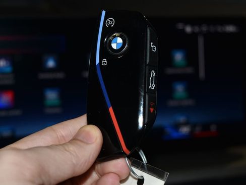 Used 2025 BMW X7 M60i AWD/4WD image 19