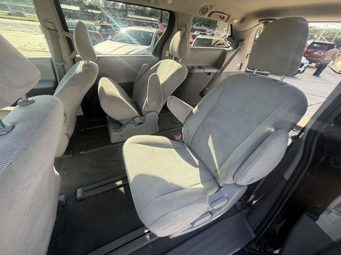 Used 2020 Toyota Sienna L FWD image 11