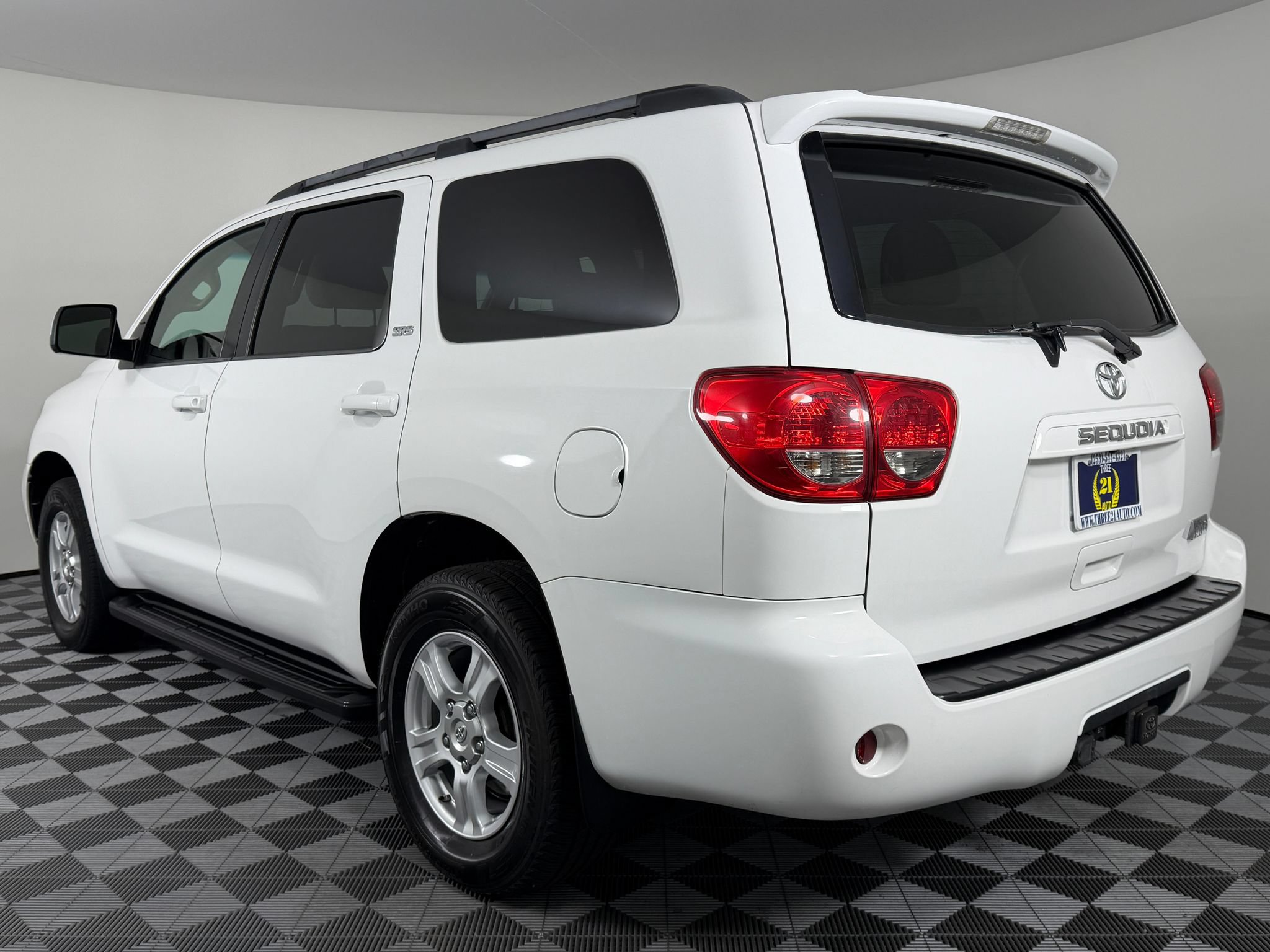 Used 2016 Toyota Sequoia SR5 AWD/4WD image 7