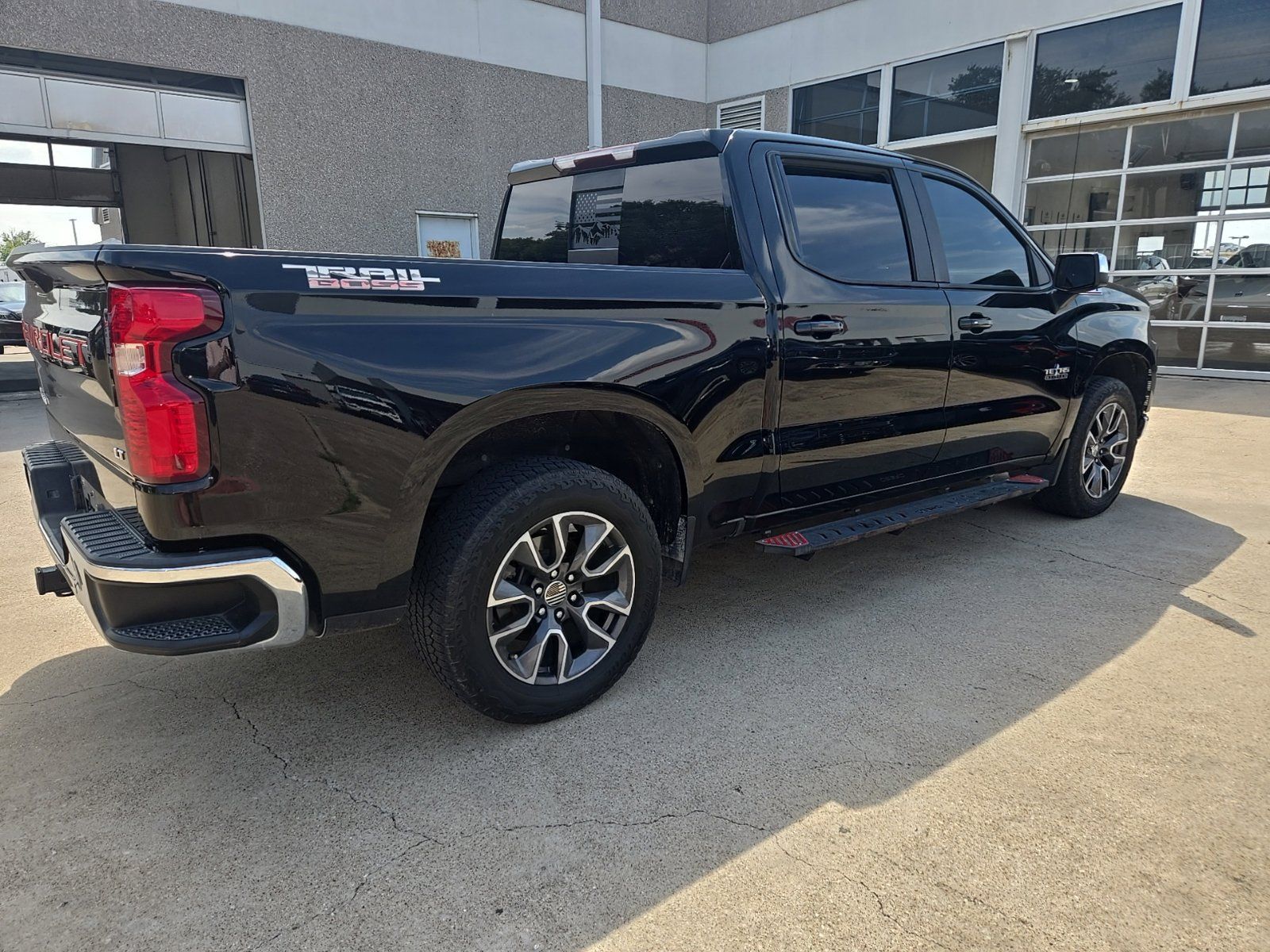 Used 2020 Chevrolet Silverado 1500 LT w/ Texas Edition AWD/4WD image 4
