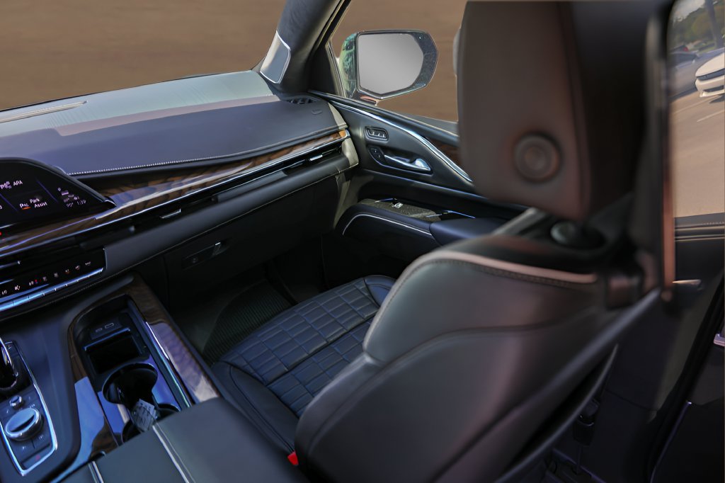Certified 2024 Cadillac Escalade Premium Luxury Platinum w/ Heavy-Duty Trailer Package AWD/4WD image 29