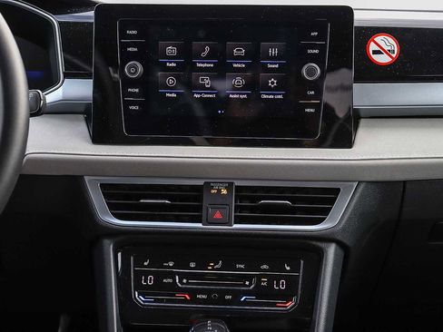 New 2025 Volkswagen Taos SE w/ Black Wheel Package FWD image 13