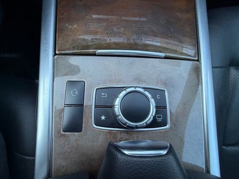 Used 2016 Mercedes-Benz E 350 4MATIC Sedan w/ Premium Package image 24