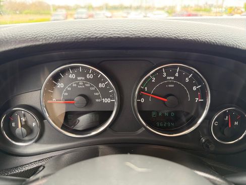 Used 2014 Jeep Wrangler Unlimited Rubicon w/ Connectivity Group AWD/4WD image 14