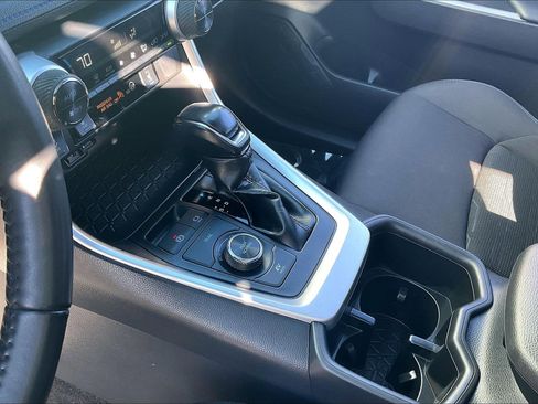 Used 2022 Toyota RAV4 SE image 22