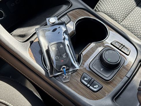 Used 2022 GMC Acadia SLE w/ Driver Convenience Package image 35