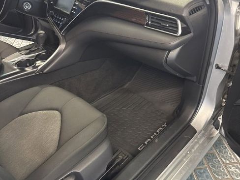 Used 2018 Toyota Camry LE image 17