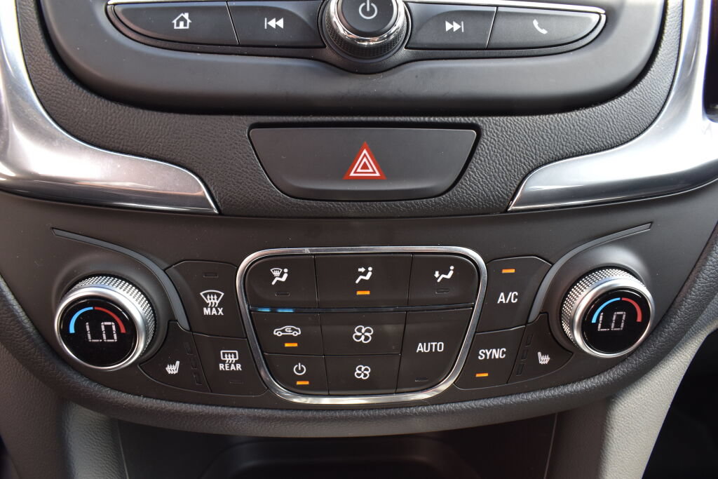 Used 2018 Chevrolet Equinox LT FWD image 12