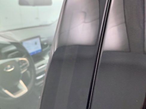 Used 2022 Ford Explorer XLT w/ Equipment Group 202A image 20