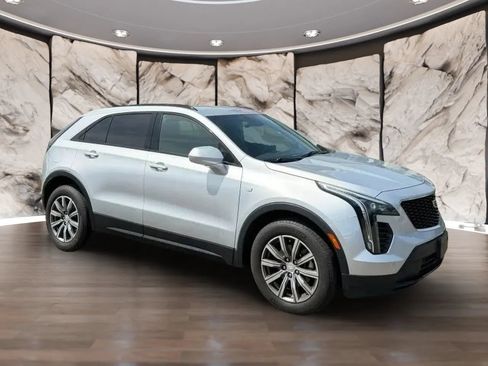 Used 2019 Cadillac XT4 Sport w/ Cold Weather Package FWD image 2