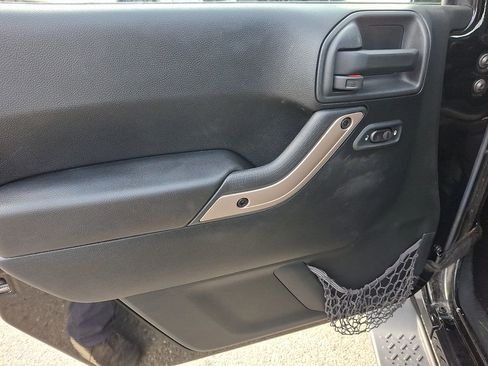 Used 2016 Jeep Wrangler Unlimited Sahara image 12