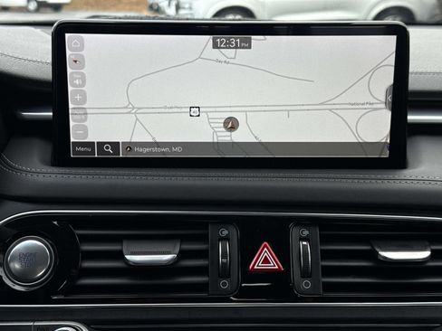 Used 2023 Genesis G70 2.0T image 9