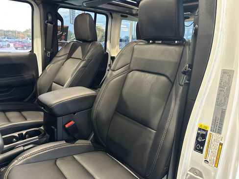 New 2025 Jeep Wrangler Unlimited Sahara AWD/4WD image 10