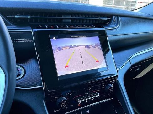 Used 2023 Jeep Grand Cherokee Laredo w/ Luxury Tech Group I image 14