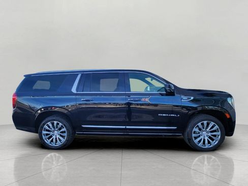 Used 2021 GMC Yukon XL Denali w/ Denali Premium Package image 4