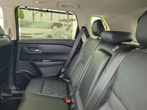 Used 2025 Nissan Rogue Platinum w/ Platinum Premium Package FWD image 11