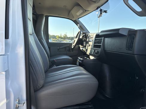 New 2025 GMC Savana 2500 w/ Driver Convenience Package image 27