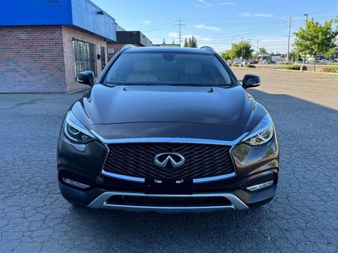 Used 2017 INFINITI QX30 Premium AWD/4WD image 4