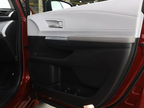 Used 2025 Toyota Sienna XLE w/ XLE Plus Package image 9