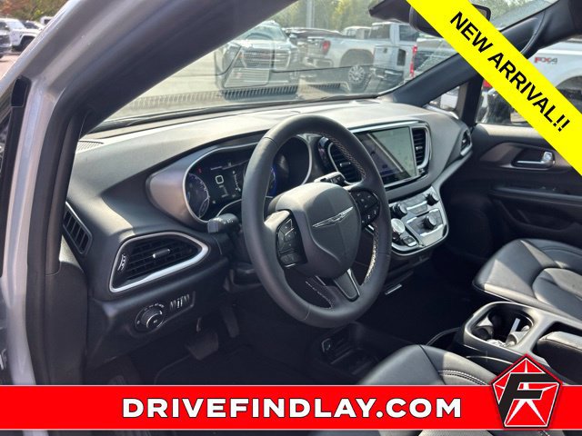 Used 2026 Chrysler Pacifica Select w/ S Appearance Package FWD image 11