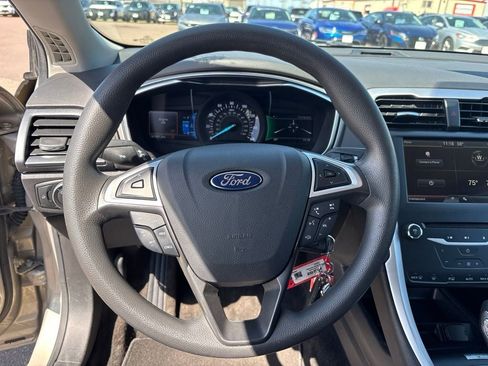 Used 2015 Ford Fusion SE FWD image 17