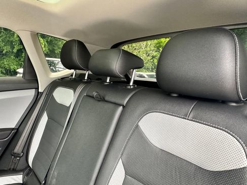 Used 2022 Volkswagen Taos SEL w/ Panoramic Sunroof Package image 27