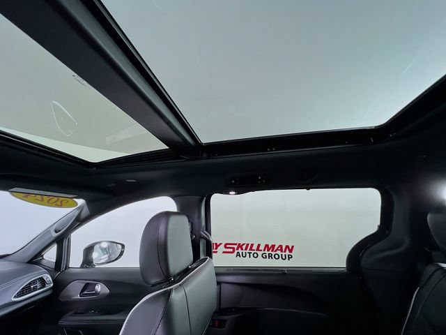 Used 2024 Chrysler Pacifica Limited w/ S Appearance Package FWD image 26