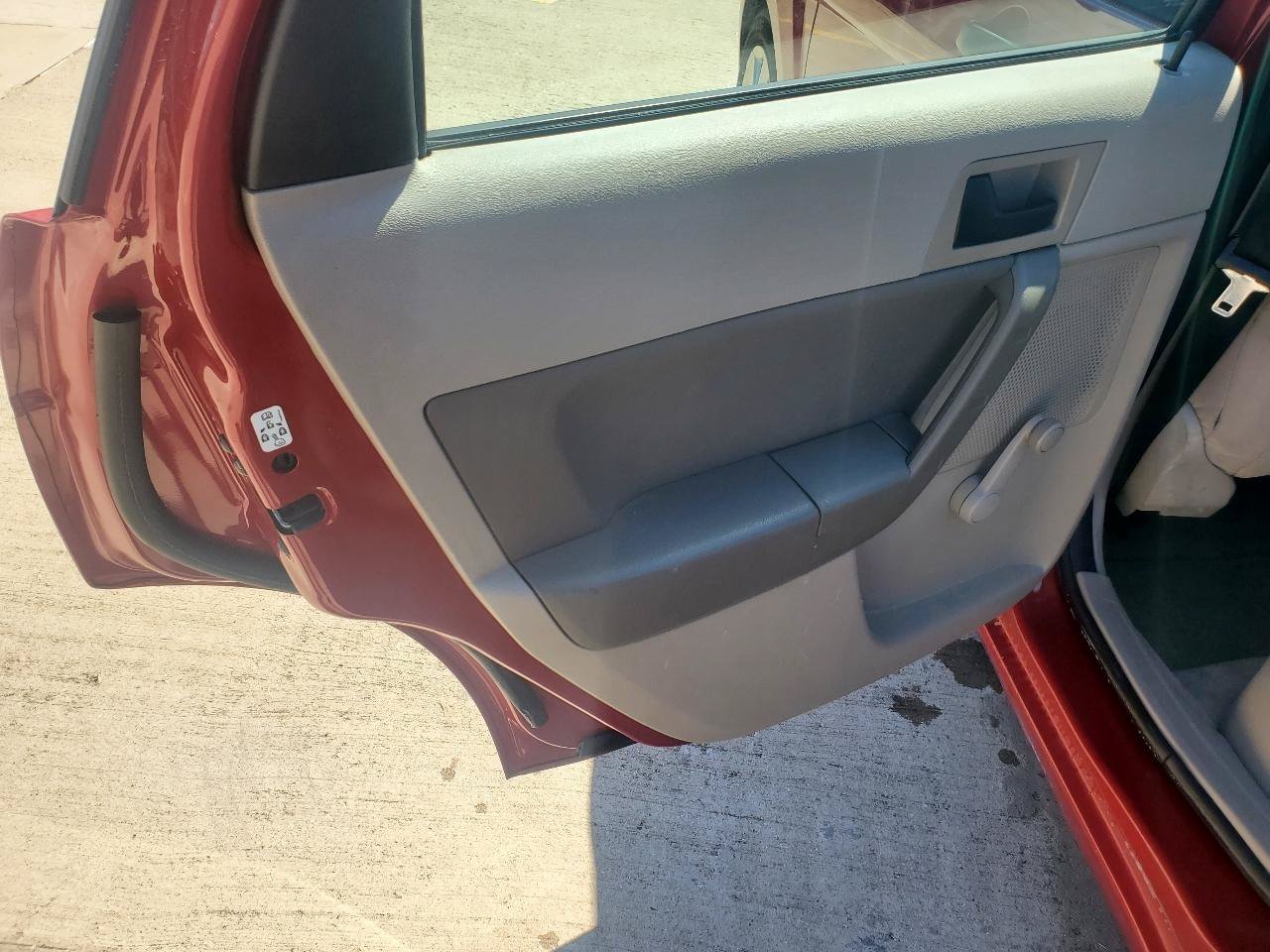 Used 2010 Ford Focus S FWD image 13