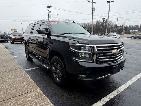 Used 2016 Chevrolet Suburban LT image 5