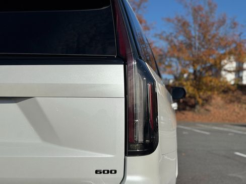 Used 2023 Cadillac Escalade ESV Sport w/ Touring Package image 18