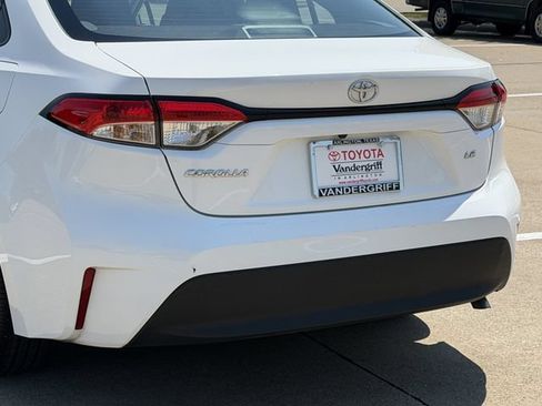 Used 2025 Toyota Corolla LE FWD image 6